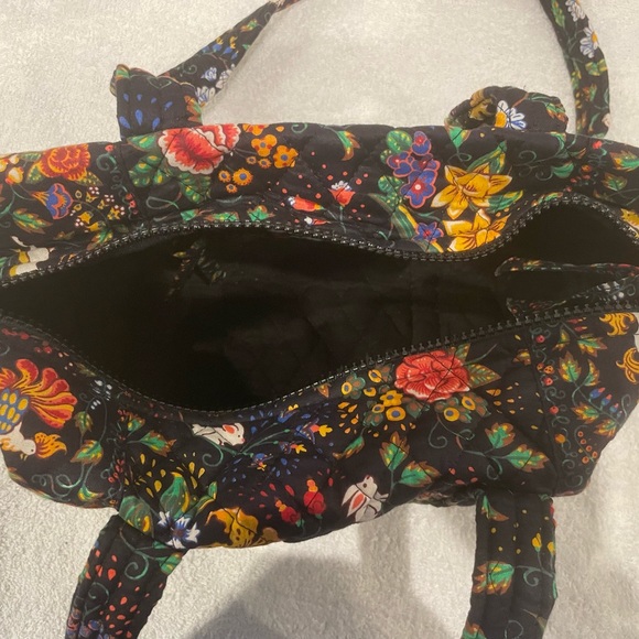 Woman’s Vera Bradley Designs 12 x 6 shoulder bag. Zipper close. - Picture 3 of 8